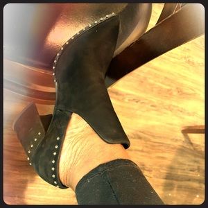 Very Nice & Chic Studded Black Booties